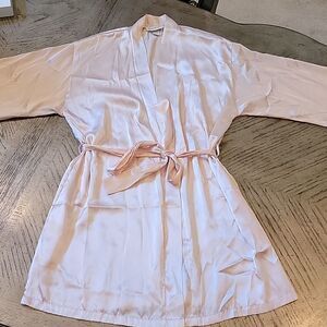 Light pink satin robe size S Jones New York